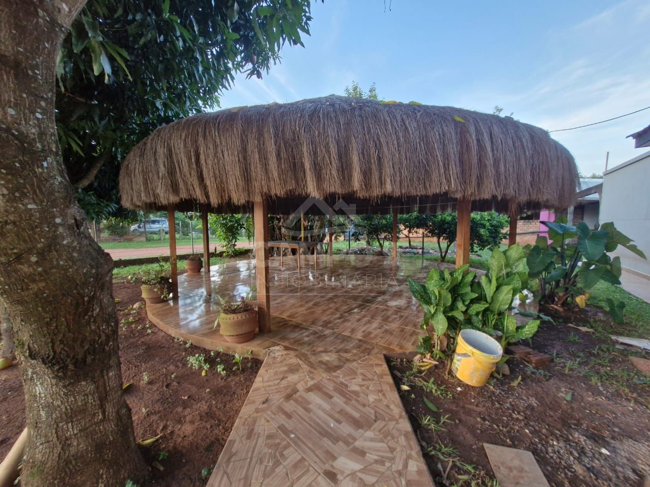 VENDO ESTA VIVIENDA  (A una cuadra de Pádel Chopp - B° San Blas)