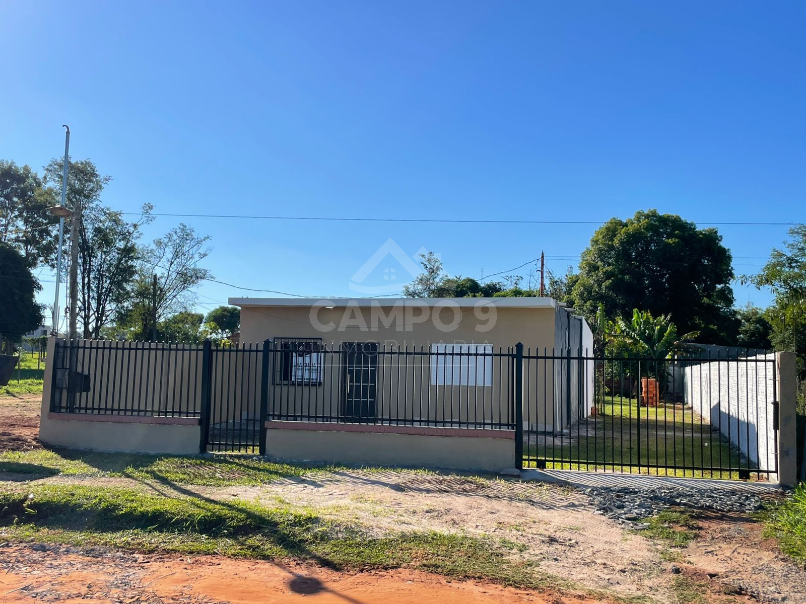 VENDO ESTA VIVIENDA (A 2 cuadras de Mr. Food - calle Eleno Benítez)