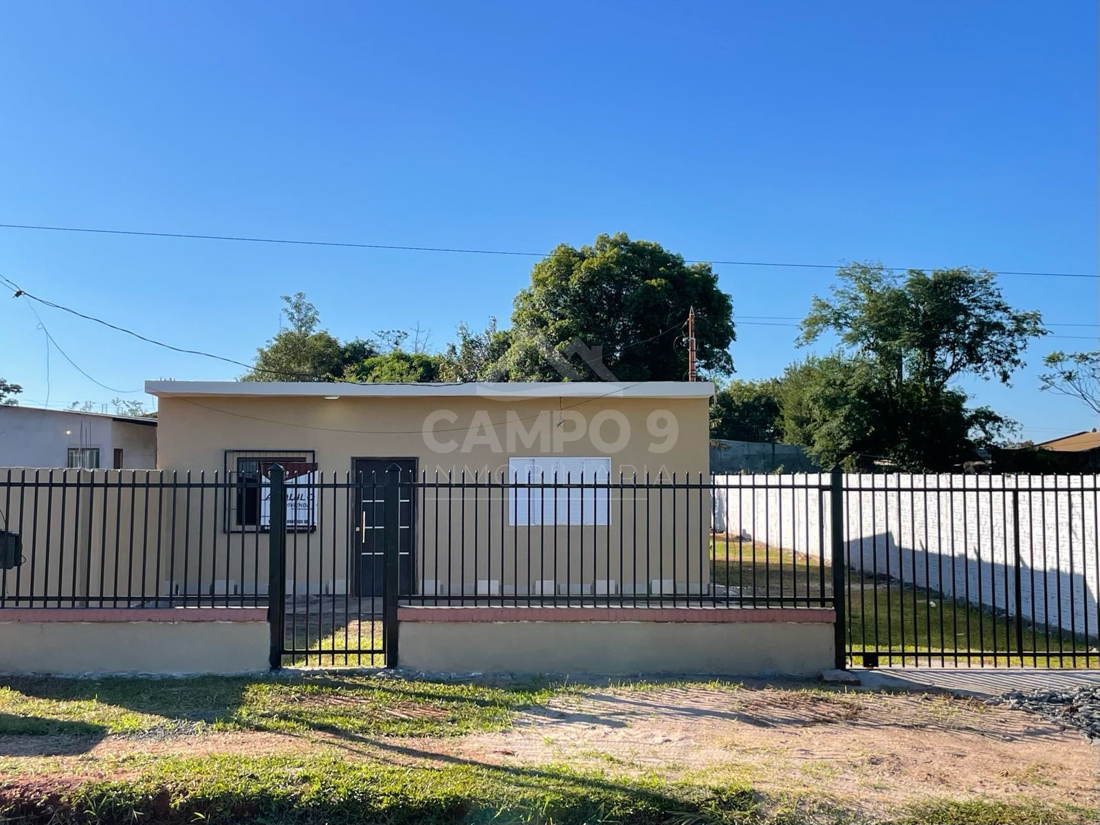 VENDO ESTA VIVIENDA (A 2 cuadras de Mr. Food - calle Eleno Benítez)